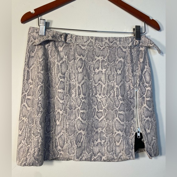 NWOT Free People|| Midnight Magic Printed Mini Skirt Women's Size 6, Sna… - Picture 5 of 9